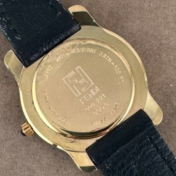 SOLD Fendi 1925 Roman Coin Watch Reverse marked FENDI 800G - Picture 8 of 11